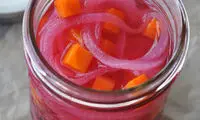 طرز تهیه ترشی پیاز و هویج، برای کنار غذا