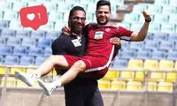 کامیابی‌نیا در آغوش بدنساز پرسپولیس