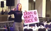 تابلوی «ایران خواهان صلح» در سخنرانی بولتون