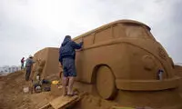 هنرنمایی بی‌نظیر با ۲۴۰ کامیون شن