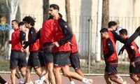 هافبک پرسپولیس در تمرین با دست بانداژ شده