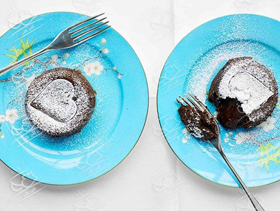 فوندانت کیک موکا با تزیین ساده و باکلاس