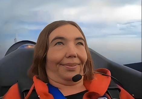 تغییر چهره خلبان زن در شتاب مثبت 9G 
