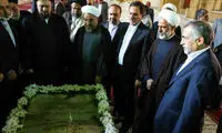 عکس: روحانی و هیئت دولت در حرم امام (ره)