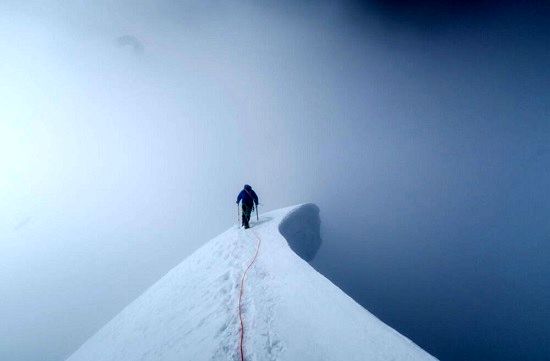 صعود به قله برفی در عکس روز نشنال‌جئوگرافیک