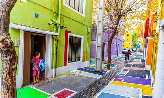 گشتی در رنگی‌ترین کوچه تهران