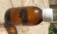 سوسک در شیشه دارو! + عکس