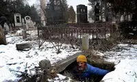 15 سال زندگی مرد صرب در یک قبر! +عکس