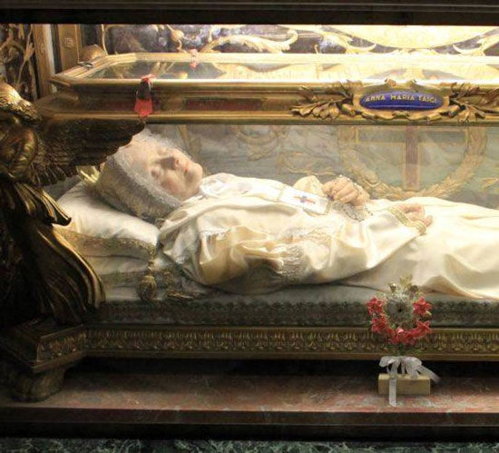 نمایشگاه جنازه‌های قدیسان
