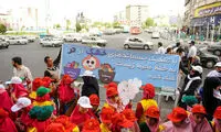 تصاویر اعتراض دانش‌ آموزان به آلودگی زمین