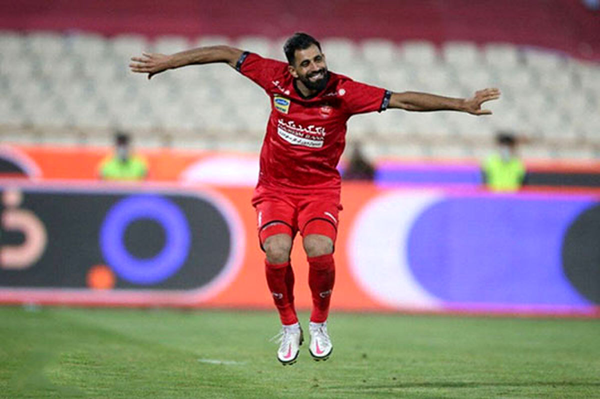 رقص معروف حسین کنعانی مقابل هواداران پرسپولیس