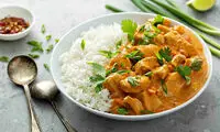 مرغ دوغی زعفرانی؛ ترفندی ساده برای نرم و آبدار شدن مرغ