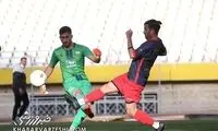 گلر استقلالی باز هم سرتاپا قرمز پوش شد!