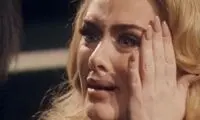 وقتی «ادل» در هنگام کنسرت احساسی می‌شود
