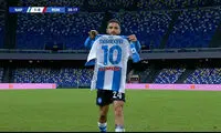 بوسه اینسینیه بر پیراهن مارادونا