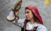 جشن نوازش مارهای سمی!