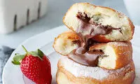 طرز تهیه دونات مغزدار با شکلات صبحانه؛ عاشق این پونچیک می‌شوید!