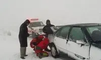 خودروهای بدون زنجیرچرخ در هراز زمینگیر شدند