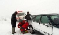 خودروهای بدون زنجیرچرخ در هراز زمینگیر شدند