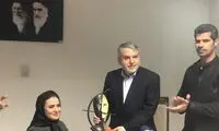 نشان افتخار به زهرا نعمتی اهدا شد
