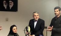 نشان افتخار به زهرا نعمتی اهدا شد
