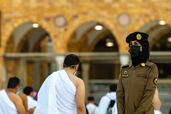 اولین حضور پلیس زن در مسجد جامع مکه