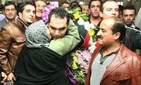 قویترین مرد جهان در آغوش مادر / عکس