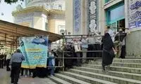سالمندان در صف‌های شلوغ و طولانی واکسن