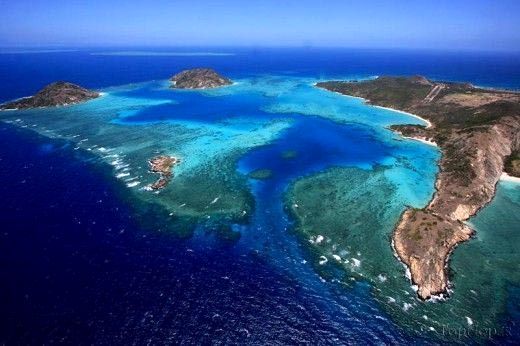 جزیره ای در بزرگترین دیواره مرجانی +عکس