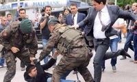 جنجال ضرب و شتم یک معترض در ترکیه