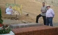 نصب سنگ مزار عباس کیارستمی