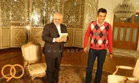 عکس: هدیه فردوسی پور به دکتر ظریف