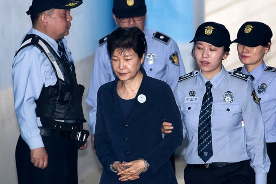 محاکمه رئیس‌ جمهور کره‌ جنوبی به اتهام دریافت رشوه