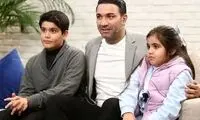 صلوات فرستادن دخترِ جواد نکونام روی سکوهای آزادی