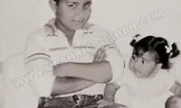 عکس روز؛ کودکی رضا صادقی و خواهرش