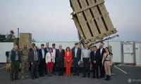 پلوسی با گنبد آهنین عکس گرفت!