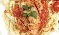 تالياتلی با سس گوجه فرنگی و مرغ