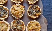 طرز تهیه پیاز کاراملی برای پیتزا و آش و عدس پلو