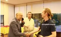 ساشا شفر در هتل استقلال چه می‌کند؟
