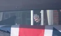 خداحافظی بانوی بریتانیایی با تابوت همسرش