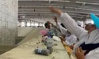 خلاقیت جالب حاجیان در انزجار از شیطان 