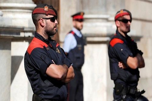 حکم بازداشت ۳ مقام کاتالونیا به جریان افتاد