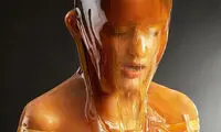 عکاسی از مدل های پوشیده شده با عسل!