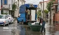 عبور و مرور با قایق در مناطق سیل‌زده‌ آستارا
