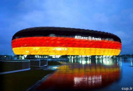 رنگ آمیزی آلیانس آرنا به مناسبت روز وحدت آلمان