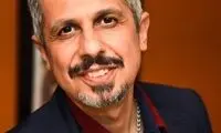 شیرین کاری‌ جواد رضویان با لهجه قمی و باب اسفنجی