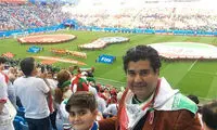 سالار عقیلی و پسرش بعد از پیروزی ایران
