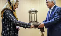 عکس: هدیه زلیخا به آقای وزیر