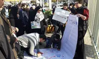 تجمع اعتراضی با شعار «من هم کارمند گمرکم»