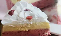 طرز تهیه بستنی وانیل و توت فرنگی